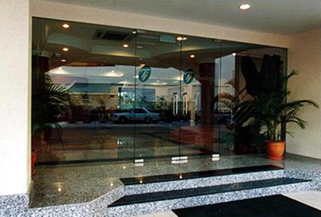 בנדר סרי בגאוואן Traders Inn Brunei מראה חיצוני תמונה